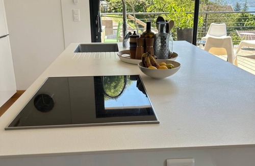 Annecy-le-Vieux Apartamento | Appartement RDC 6 Pers, vue Unique lac Annecy, Terrasse 60 m² et Spa, à 5 mn lac