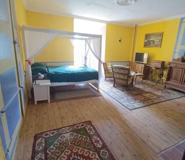 Montegut Cama Y Desayuno | Appartement Rustique dans le Château Montégut