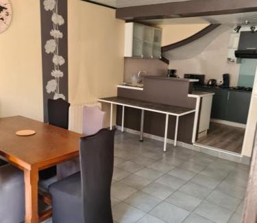 Vrecourt Apartamento | Appartement soleil