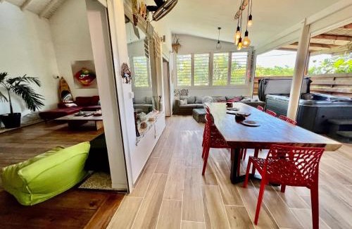 Sainte-Anne Apartamento | Appartement spacieux à Sainte-Anne, vue sur la mer et jacuzzi