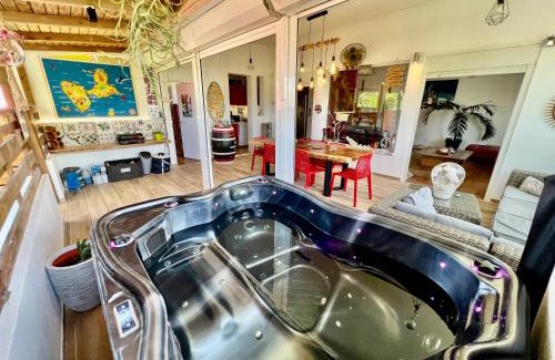 Sainte-Anne Apartamento | Appartement spacieux à Sainte-Anne, vue sur la mer et jacuzzi