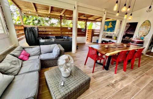 Sainte-Anne Apartamento | Appartement spacieux à Sainte-Anne, vue sur la mer et jacuzzi