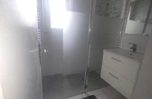 Poussots Apartamento | Appartement standing proche centre rocade PARC colombiere wifi