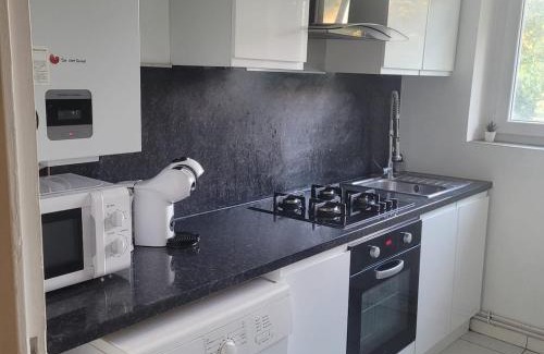 Poussots Apartamento | Appartement standing proche centre rocade PARC colombiere wifi