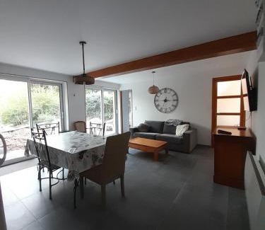 Pernes Apartamento | Appartement sur jardin au calme à Pernes 1 chambre