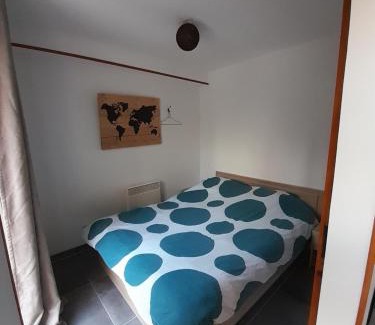Pernes Apartamento | Appartement sur jardin au calme à Pernes 1 chambre