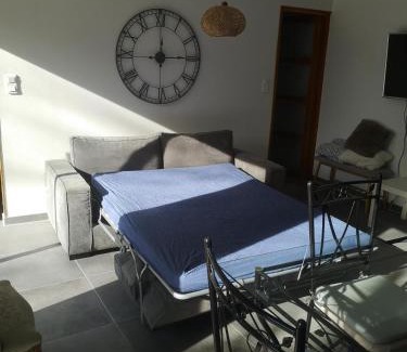 Pernes Apartamento | Appartement sur jardin au calme à Pernes 1 chambre