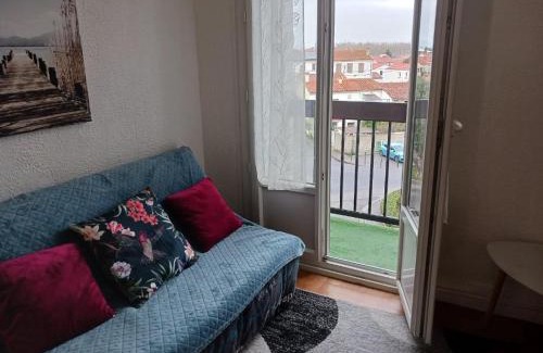 Bas-Vernet Apartamento | APPARTEMENT T2 ,1 chambre,Parking,balcon,vue montagne,près arrêt bus et centre ville