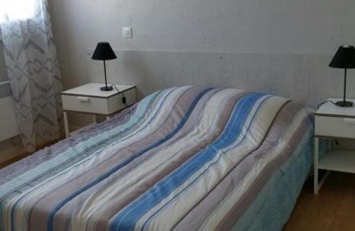 La Roche-Posay Apartamento | Appartement T3 en Centre-Ville de La Roche-Posay avec Terrasse, Piscine et Parking - FR-1-541-75