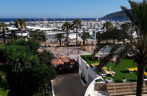 Santa Eulalia del Río Apartamento | Appartement Type "apparthôtel", vue sur Mer, à Sta Eulalia, Ibiza