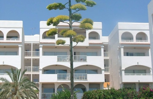 Santa Eulalia del Río Apartamento | Appartement Type "apparthôtel", vue sur Mer, à Sta Eulalia, Ibiza
