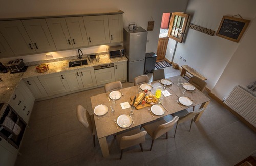 Trull Casa | Amplio y acogedor granero del siglo XVIII, capacidad para 7 personas con bañera de hidromasaje de lujo y estufa de leña.