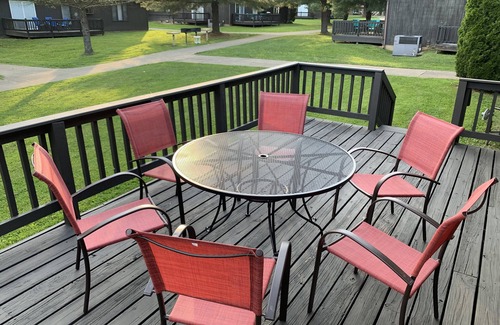 Apple Valley Condominio | ¡Junto al campo de golf Apple Valley! Limpio, cómodo, tranquilo!