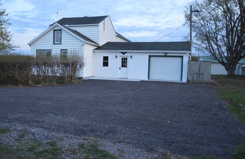 Sodus Casa | Apple View- Quiet, handicap accessible country home with a hot tub!