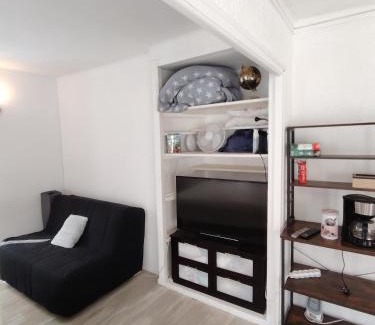 Cervens Apartamento | Apppartement dans maison avec terrasse plein sud , Netflix, parking et fibre