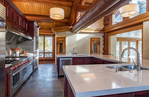 Hailey Casa | Après Lodge - The Ultimate Gathering Place for Family & Friends