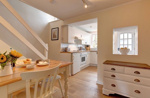 East Rudham Cabaña | April Cottage - a self catering cottage that sleeps 4 guests in 2 bedrooms