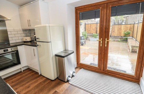 Sutton-in-Craven Cabaña | April Cottage