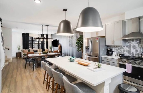 McFerrin Park Casa | April Discount! Spacious Stay 2.5 Mi to Broadway