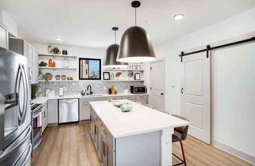 McFerrin Park Casa | April Discount! Spacious Stay 2.5 Mi to Broadway