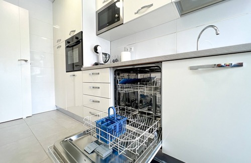 Santa Susanna Apartamento | Apt 2 pax en el paseo marítimo de Santa Susanna. Piscina y jardín comunitarios, wifi gratis y aire acondicionado en el salón. Excelente ubicación, a 3 min de la playa, comercios, bares y restaurantes. Zona animada!. Vivalidays Lora.