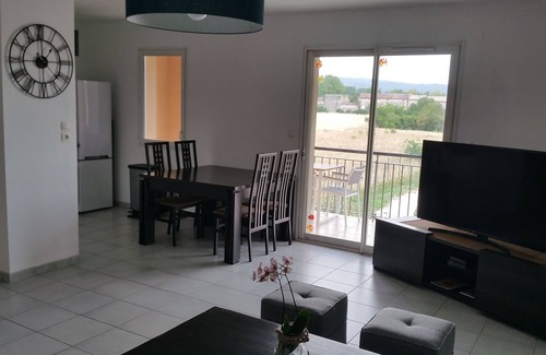 Pernes-les-Fontaines Apartamento | Apt 50m2 con balcón totalmente equipado cerca de Aviñón