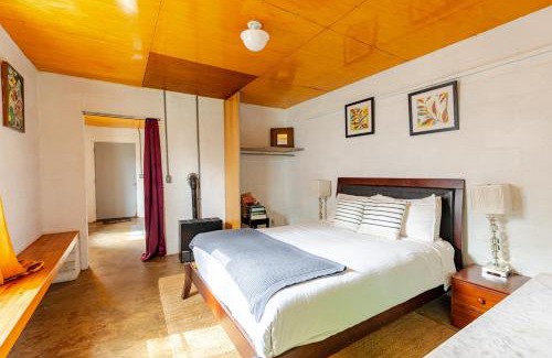 Summerhill Apartamento | Apt on flower farm, Convenient & pet friendly