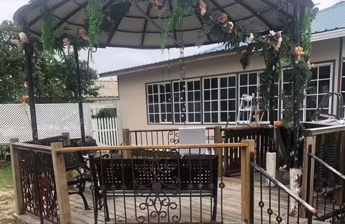 Vista del Mar Apartamento | Apt w/ complimentary ride to airport -Ladyville AH