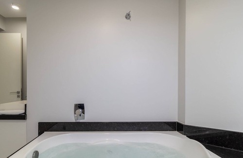 Centro Apartamento | Apt w Parking Near Beach nd Restaurants BC Yvd1301