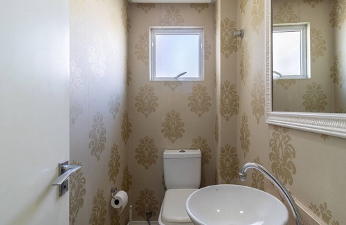 Centro Apartamento | Apt w Parking Near Beach nd Restaurants BC Yvd1301