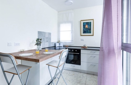 Tel Aviv City Center Apartamento | Apt with Balcony In the Heart of TLV