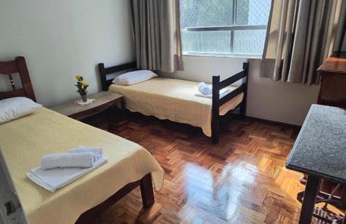 Nova Friburgo Apartamento | Apto Clássico, Centro de Friburgo, em frente à Pça Getúlio Vargas e pertinho do Teleférico e da Pça Suspiro - Muito bem equipado - Aquecedor