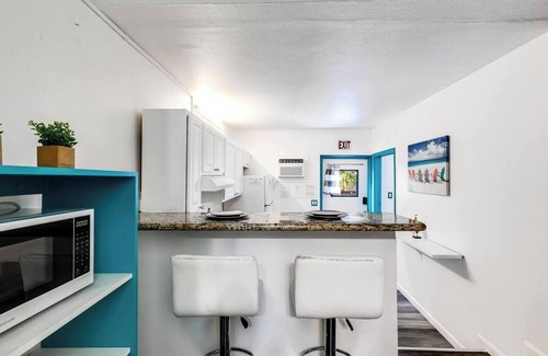 Royal Poinciana Cama Y Desayuno | Aqua Breeze Retreat with Free Parking