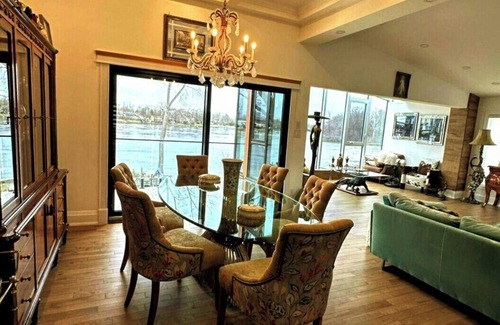 Laval Casa | Aqua Luxe Residence Laval