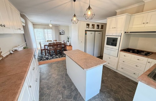 Port Vincent Casa | Aqua Vista - Games room! plenty of room for parking! Dog friendly!