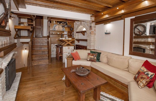 Arachova Apartamento | Arachova Nest in the Village by GHH