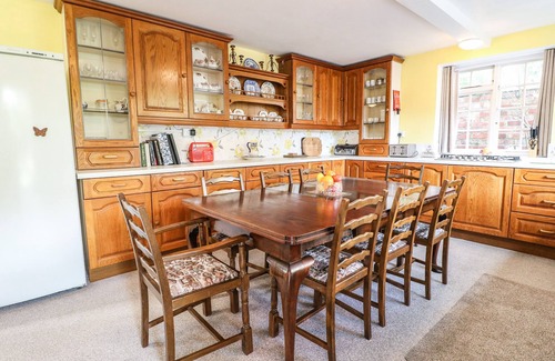 Lincoln Cabaña | ARCH COTTAGE, family friendly, character holiday cottage in Lincoln