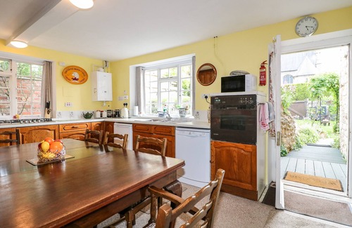 Lincoln Cabaña | ARCH COTTAGE, family friendly, character holiday cottage in Lincoln