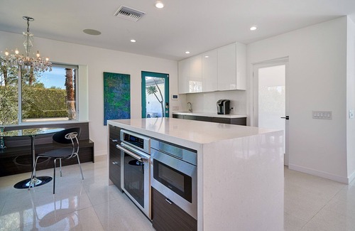 Old Las Palmas Casa | TODO NUEVO DISEÑO CASA 3 habitaciones 4 baños. Piscina y spa cerrada. Cerca del centro.