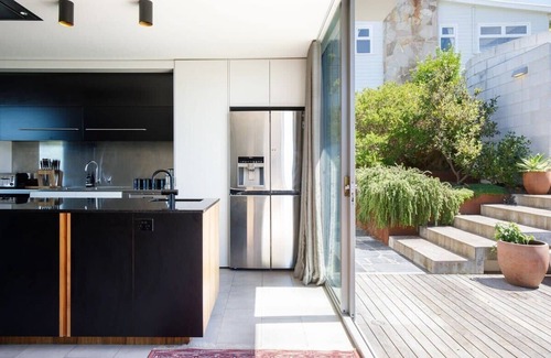 Taroona Casa | Architectural Glass House with Breathtaking Ocean Views