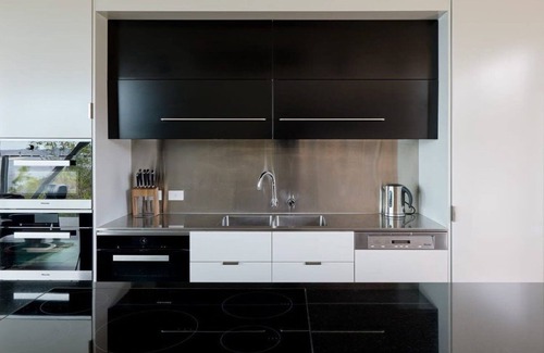 Taroona Casa | Architectural Glass House with Breathtaking Ocean Views