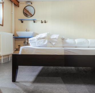 Center Hotel | ARCONA - Übernachten auf dem Wasser - direkt am Bontekai