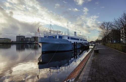 Center Hotel | ARCONA - Übernachten auf dem Wasser - direkt am Bontekai
