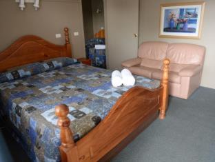 West Wyalong Hotel | Ardeanal Motel