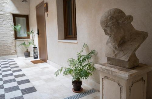 Santa Catalina Casa | Arena Centro Rooms&Suites, by Homing U