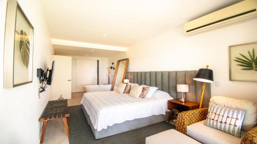 Flamingos Apartamento | Aria Ocean View Condo 206 by Kivoya