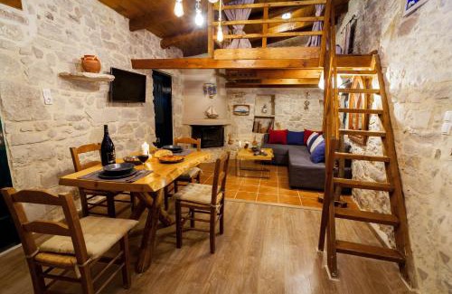 Plouti Casa | ARISTIDIS'S PLOUTI MOIRES