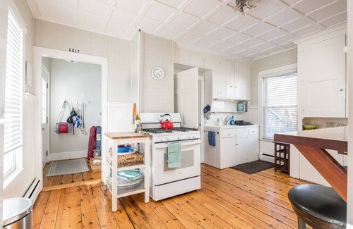 Willard Condominio | Ground floor 2 bed condo 1 block to Willard beach!