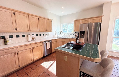 West Oak Hill Casa | Armadillo’s Pad – Pool, Game Room, Gym & more…