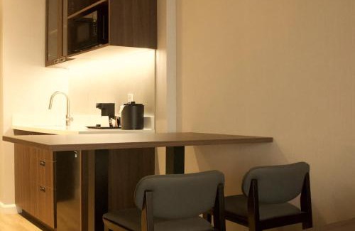 Saint-Laurent Hotel | Armon Plaza Montreal Airport